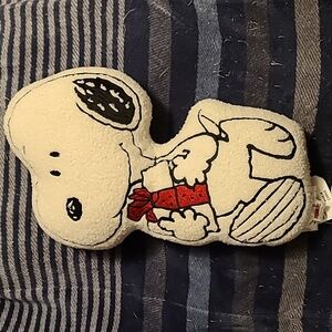 NWT Peanuts Snoopy Sherpa Pillow Holding Christmas Gift